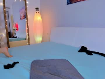 girl
        kittycaitlin cam image #1833943