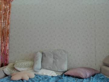 girl
        crystalnut cam image #3978323