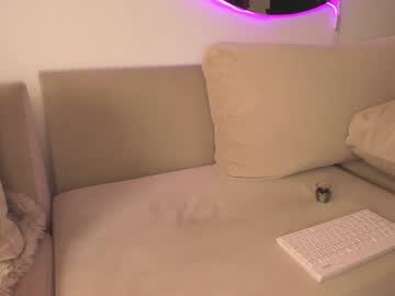 girl
        lonelly_lolly98 cam image #3818394