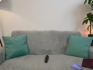 girl
        kellyisclose cam image #4415538