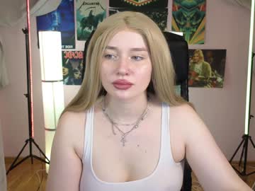 girl
        carolina_winter cam image #3271312