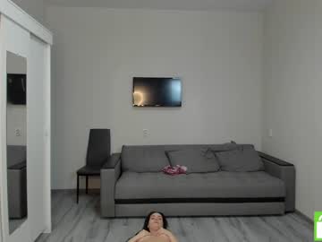 girl
        reilbell cam image #764019