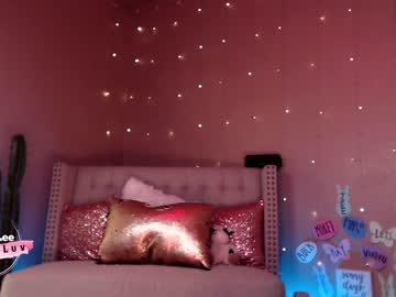 girl
        aubrilee cam image #708025