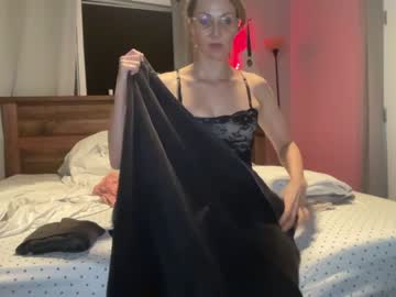 girl
        kaileeshy cam image #254022