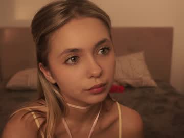 girl
        mildredgarrett cam image #3772085