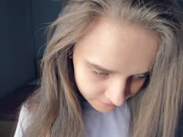 girl
        sunshy_girl cam image #873401