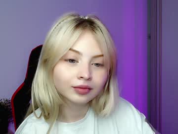 girl
        shy_blondiee cam image #641035