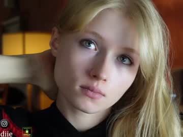 girl
        bestblondiiecb cam image #2947596