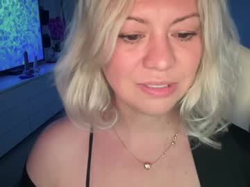 girl
        kiradivine cam image #4426107