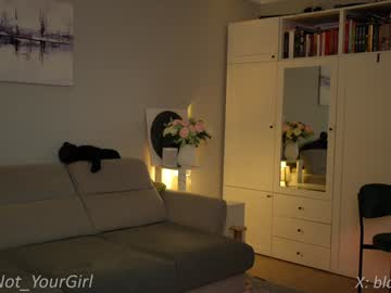 girl
        _blackbee_ cam image #2846743