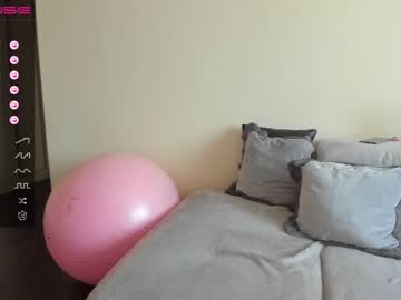girl
        emilymilf__ cam image #1193473