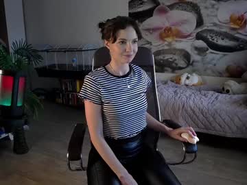 girl
        jennycutey cam image #3199015