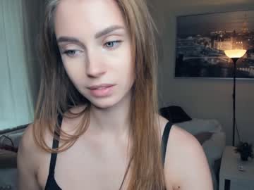 girl
        _wild_orchid_ cam image #1763309