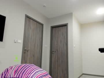 girl
        demurelixir cam image #1612444