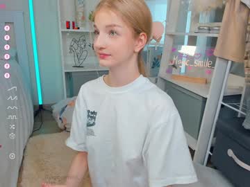 girl
        _magic_smile_ cam image #3563420