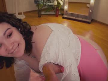 girl
        chery_lady22 cam image #2907234