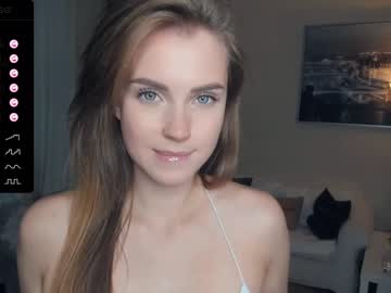 girl
        _wild_orchid_ cam image #1874173