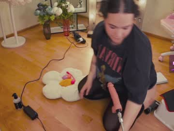 girl
        chery_lady22 cam image #3290849