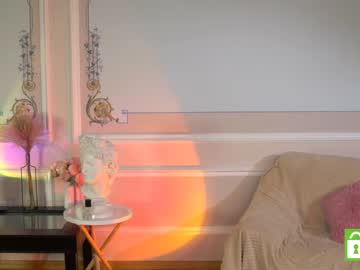 girl
        ella_knockers_xl cam image #2530255