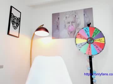 girl
        missniley cam image #2880169