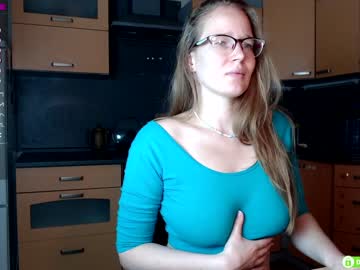 couple
        wolfy_foxy cam image #217990