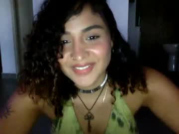 girl
        arletnoa cam image #4034750