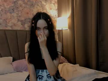 girl
        irisbroyn cam image #1558544