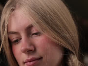girl
        kateharrise cam image #3721859