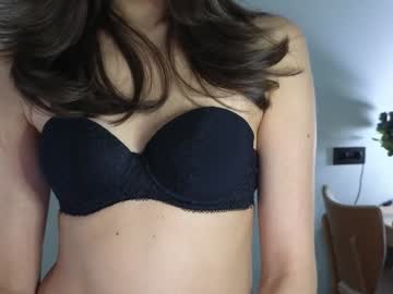 girl
        juliabeng1 cam image #4038919