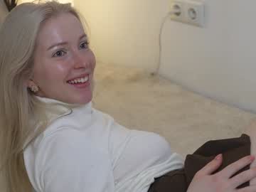 girl
        my_stella cam image #4009438