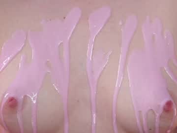 girl
        _icecrystal cam image #3209370