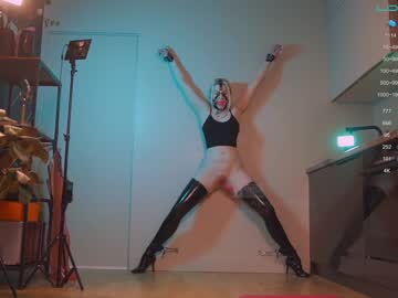 girl
        bronnica cam image #1028534