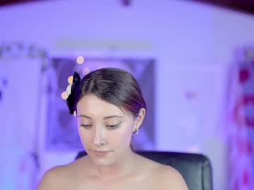 girl
        kellytesh cam image #3475994
