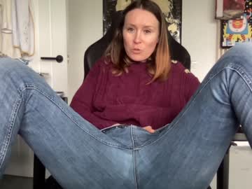 girl
        eatmypie69 cam image #2403945