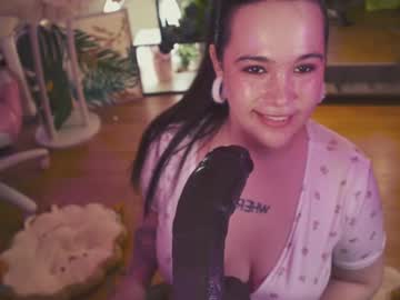 girl
        chery_lady22 cam image #4103900