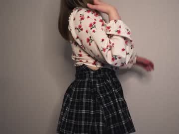 girl
        moon_milking cam image #1945154