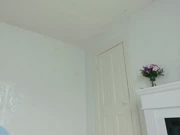 girl
        littlegreekflower cam image #4569533