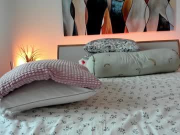 girl
        mis_eva cam image #3505475
