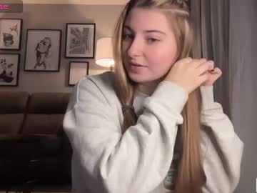 girl
        fantasyella cam image #1590946