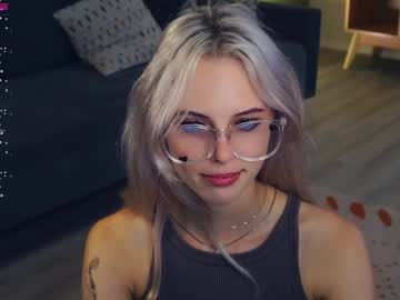 girl
        audreycarvin cam image #3239764