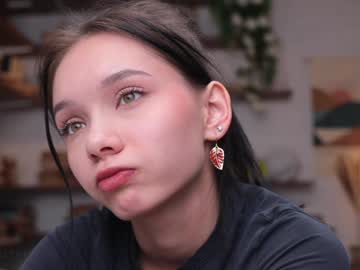 girl
        riskyproject cam image #3686017