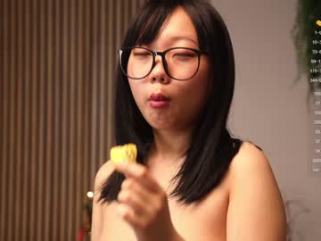 girl
        hinatabroks cam image #2790215