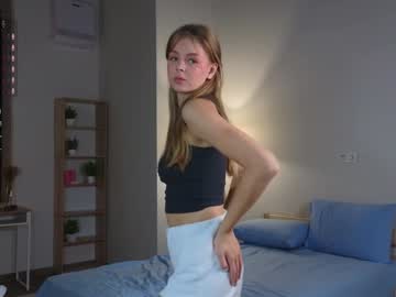 girl
        alicepreuoston cam image #3363373