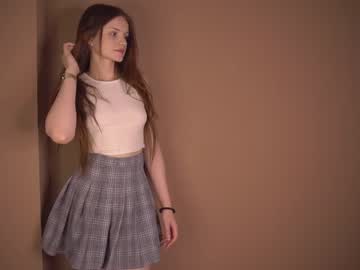 girl
        belletesla cam image #2436948