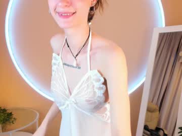 girl
        evasaff cam image #3158092