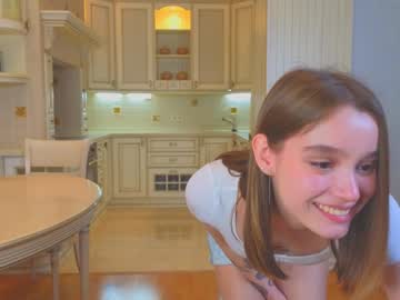 girl
        harrieteasley cam image #3476309