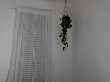 girl
        littlegreekflower cam image #2112597