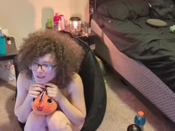girl
        gomoreup cam image #2068442