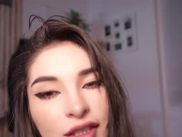 girl
        lau__1 cam image #2581147