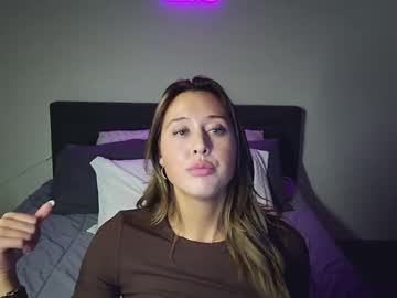 girl
        lunaaluvv cam image #4146387